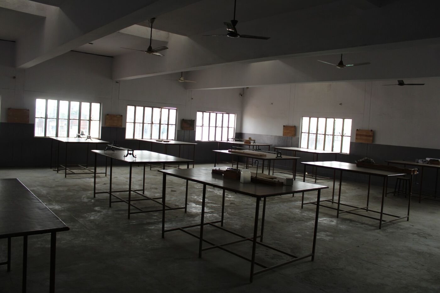 Large practical hall with laboratory tables arranged in rows